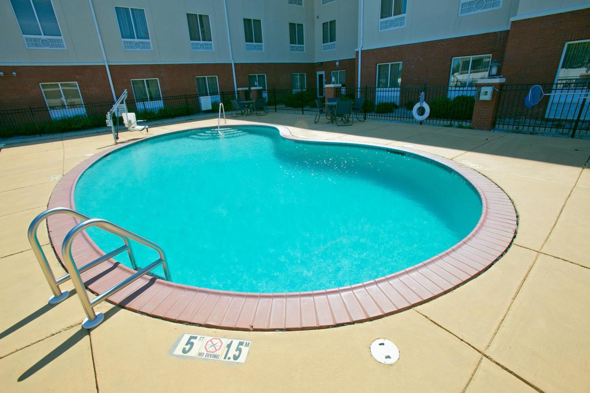 Holiday Inn Express & Suites Brookhaven By Ihg Exterior foto
